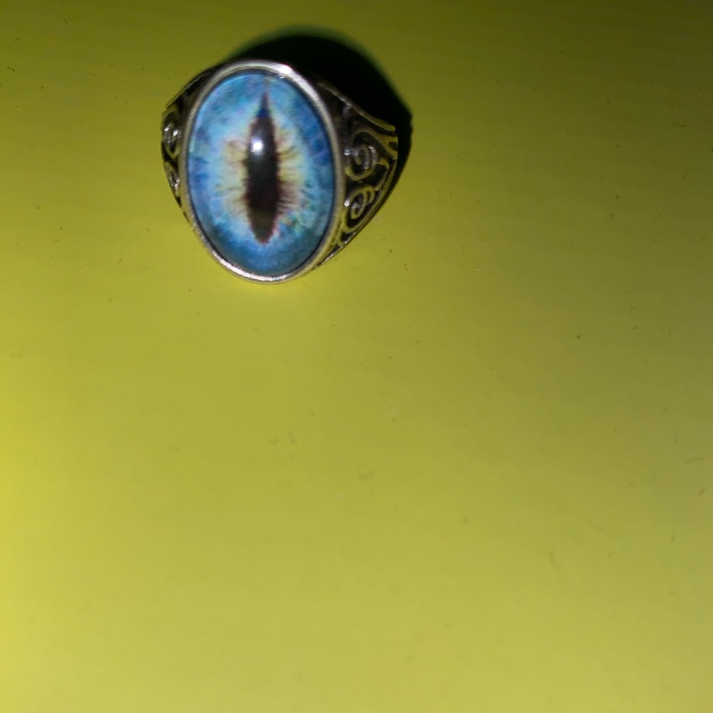 Reclaimed vintage inspired ring with lizard eye
